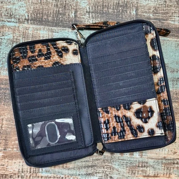 Women’s Animal Printed Faux Leather Wallet with Pockets - Picture 5 of 9